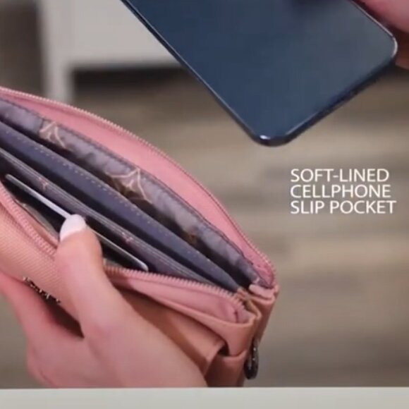 New (without tags) Lug Blitz Matte Luxe VL RFID Wristlet Wallet in Blush - Picture 5 of 9